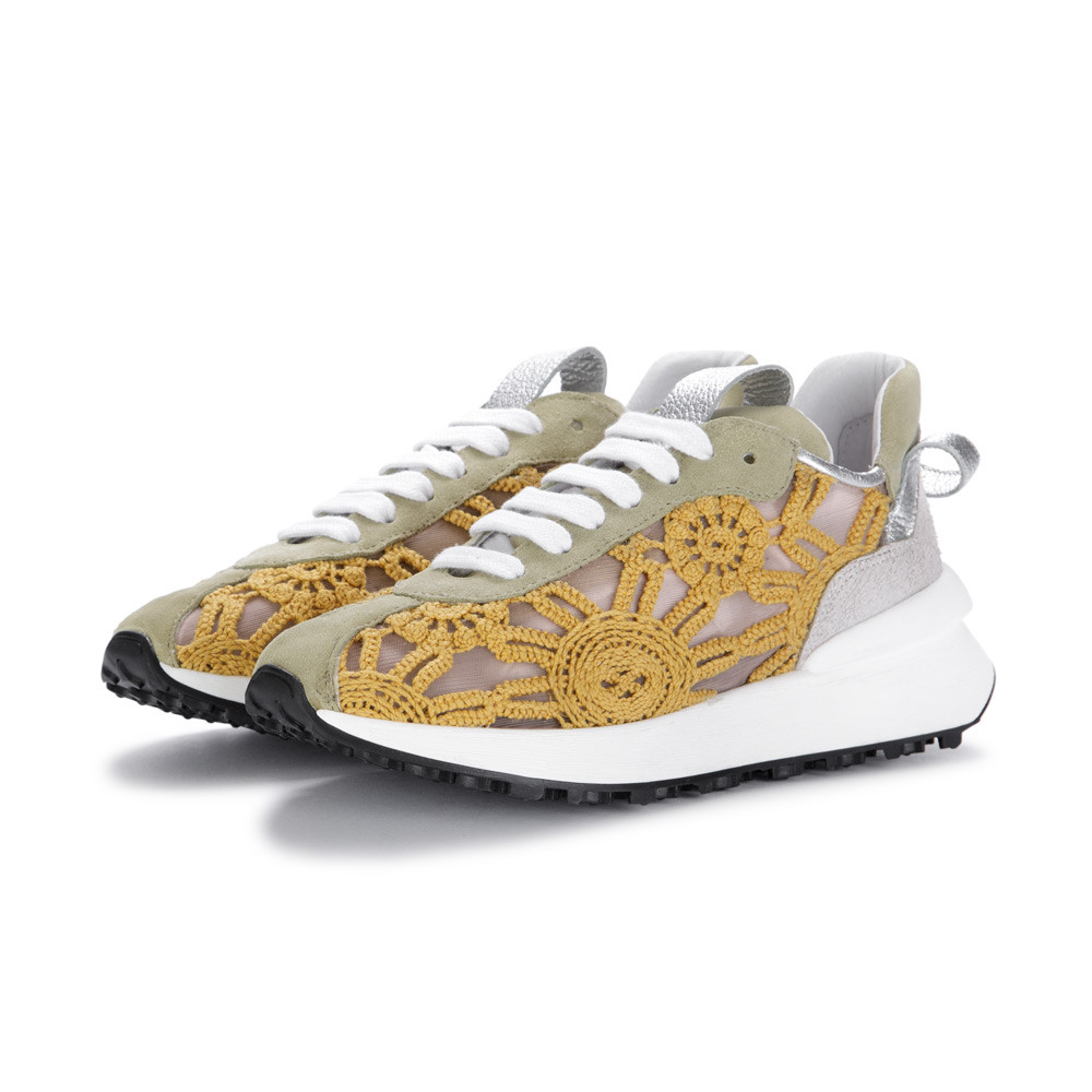 Versace Jeans Couture White Baroque Print Gold Sneakers SZ 36 New in Box  For Sale at 1stDibs